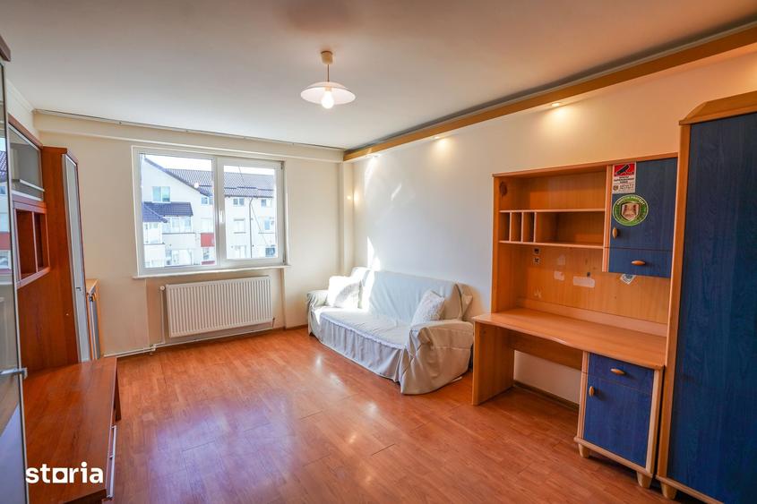 Apartament cu 3 camere, mobilat în Precista