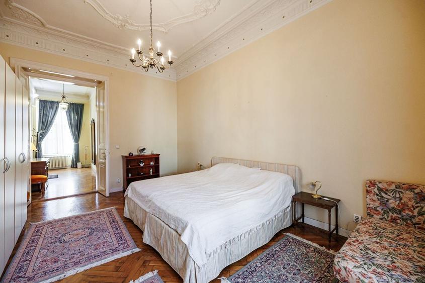 Apartament cu 3 camere semidecomandat, mobilat în Ultracentral