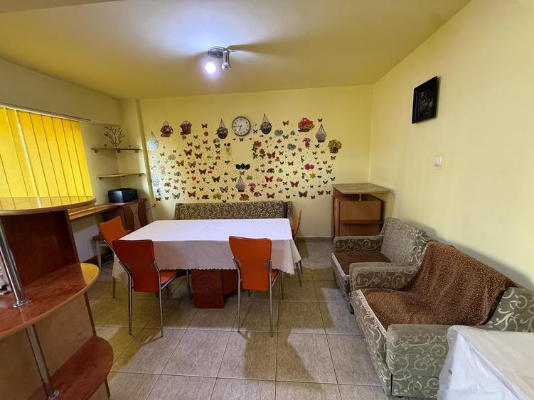 Apartament cu 2 camere decomandat în Trocadero
