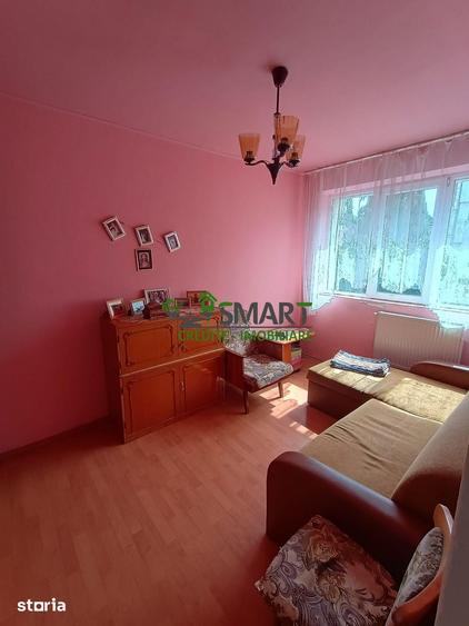 Apartament cu 3 camere semidecomandat în Valea Roșie
