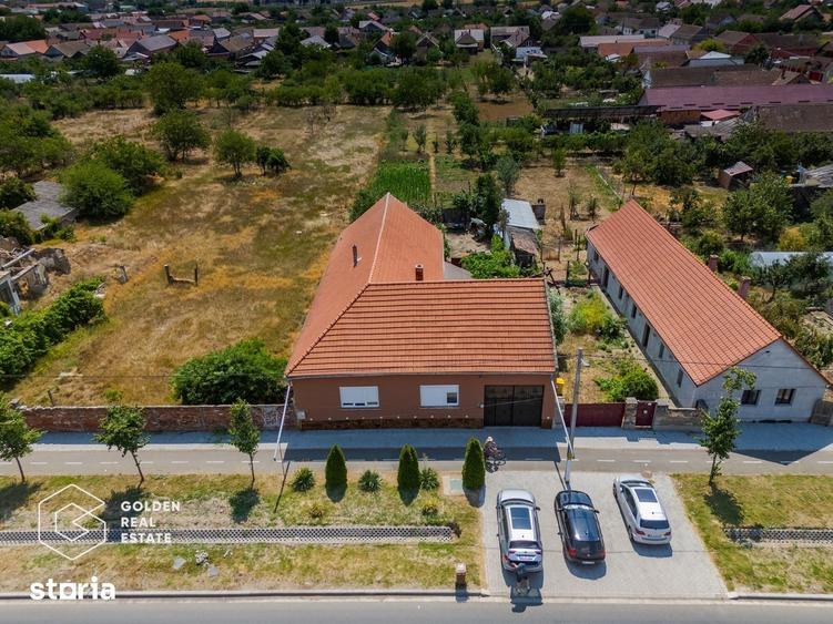 Casă cu 3 camere cu Teren 1778 Mp în Central