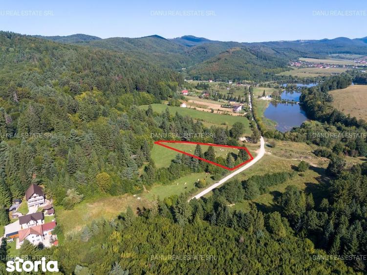 Teren de 6800 mp, în Vulcan