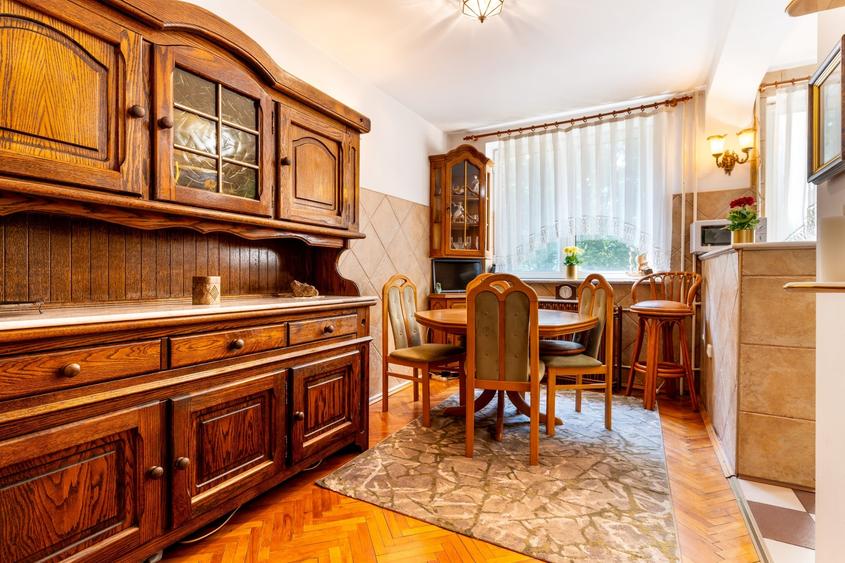 Apartament cu 3 camere semidecomandat, mobilat în Plopilor