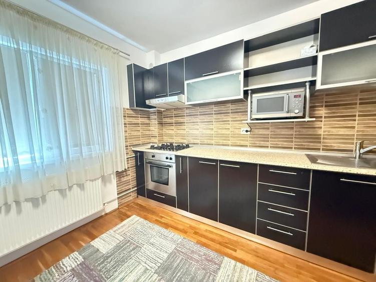 Apartament cu 3 camere decomandat, mobilat în Nerva Traian