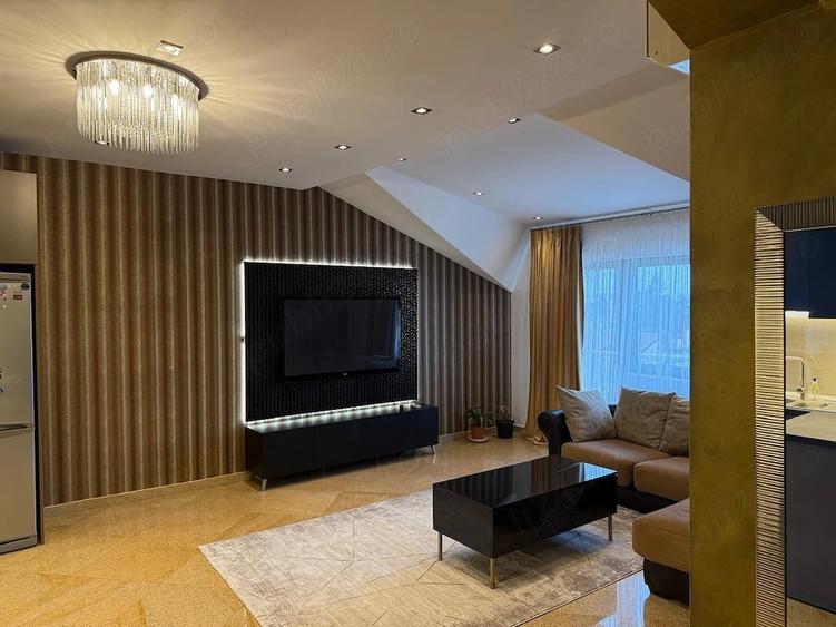 Apartament cu 3 camere decomandat în Exterior Vest