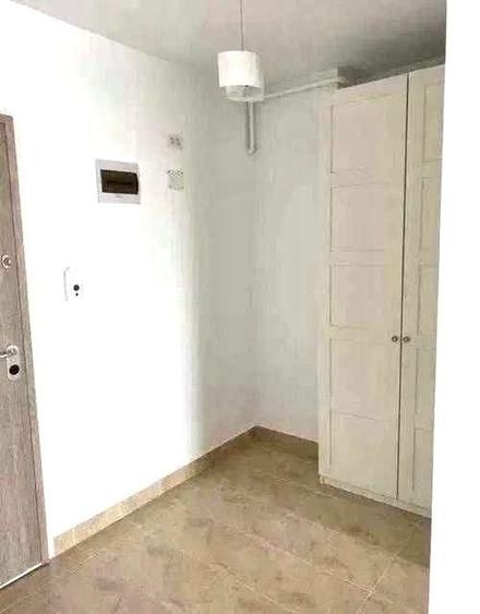 Garsonieră decomandată în Titan