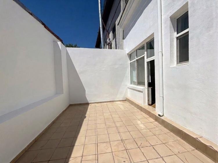 Apartament cu 6 camere decomandat în Ultracentral