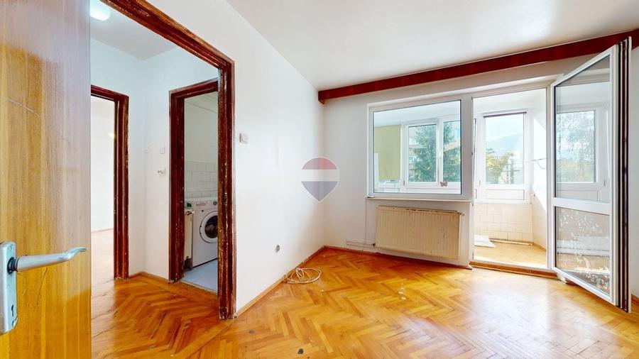 Apartament cu 2 camere semidecomandat în Centrul Civic