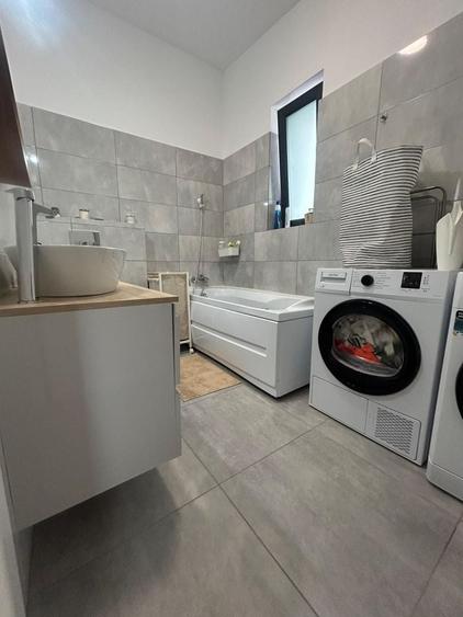 Duplex cu 4 camere cu Canalizare în Central