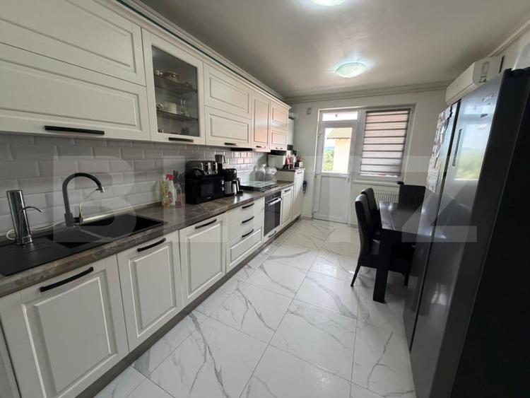 Apartament cu 3 camere decomandat, mobilat în Central