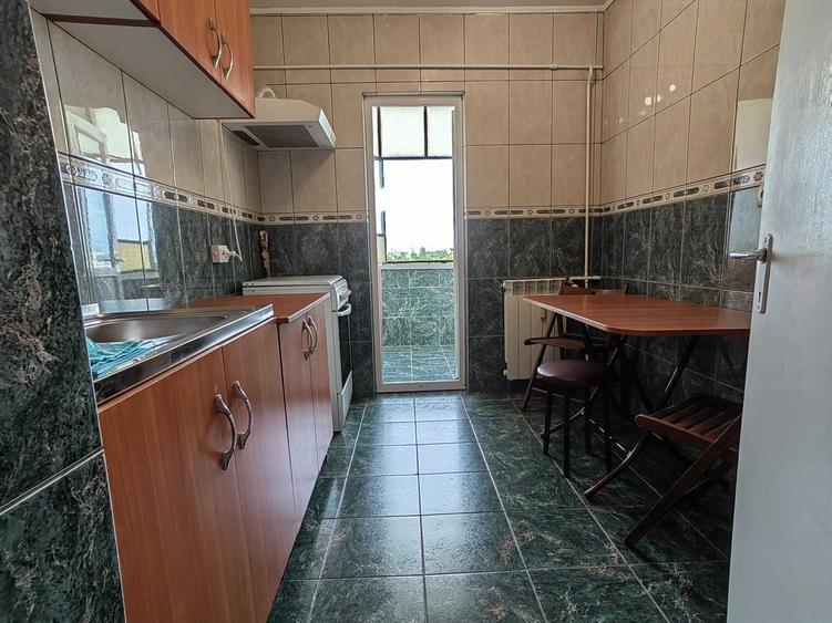 Apartament cu 3 camere decomandat în Moara