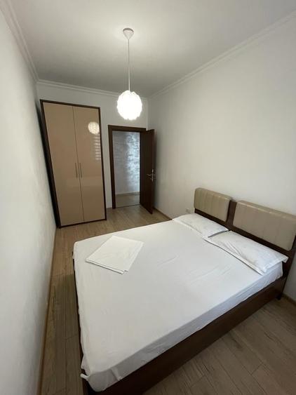 Apartament cu 3 camere, mobilat în Central