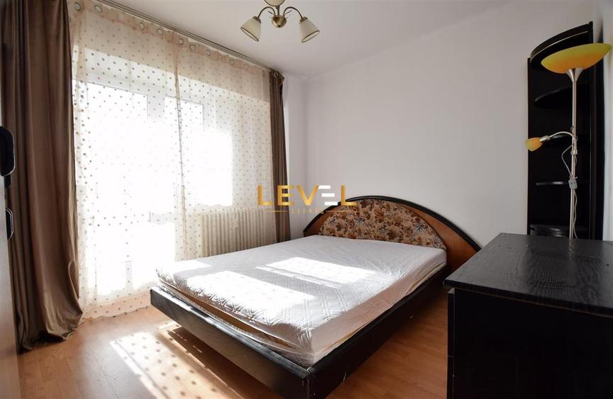 Apartament cu 3 camere semidecomandat, mobilat în 13 Septembrie