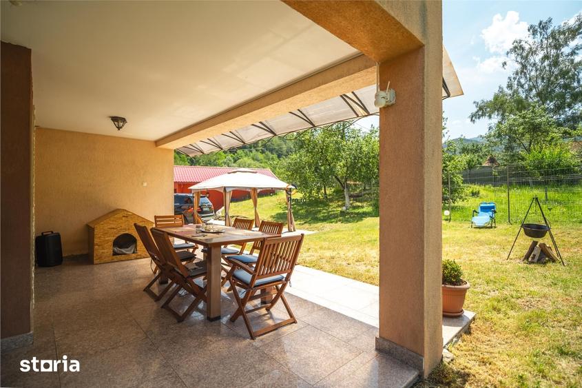 Casă cu 4 camere cu Teren 1500 Mp în Central