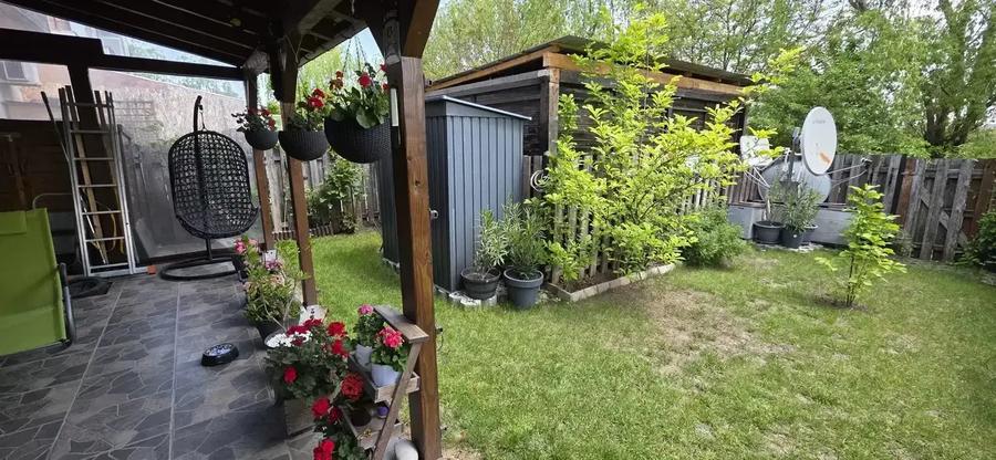 Apartament cu 3 camere semidecomandat, mobilat în Tunari