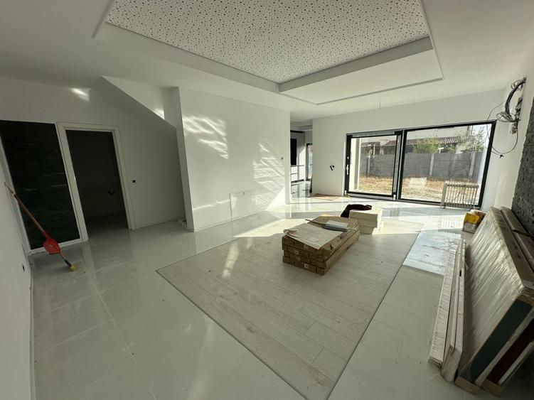 Duplex cu 5 camere cu Canalizare în Exterior Nord