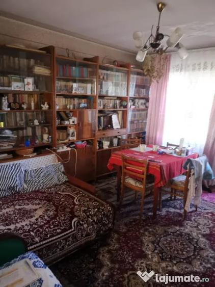 Apartament cu 3 camere decomandat în 1 Mai