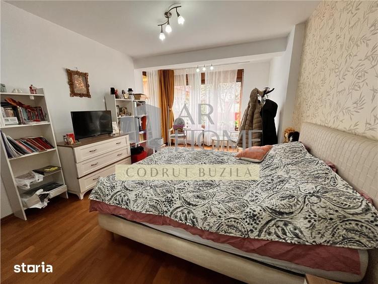 Casă cu 5 camere cu Teren 400 Mp în Democrației