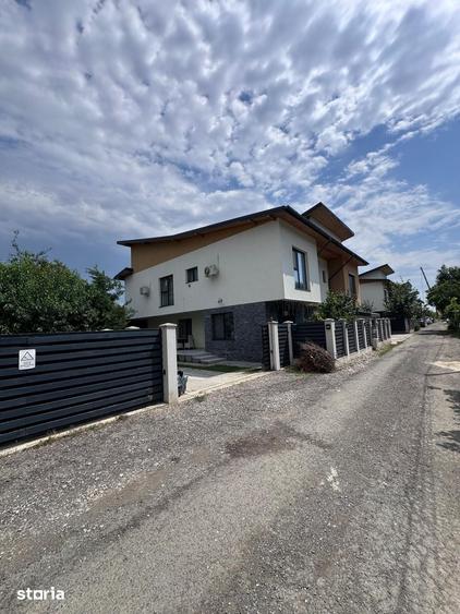 Casă cu 4 camere cu Teren 250 Mp în Tunari