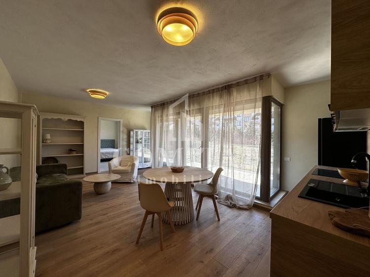 Apartament cu 3 camere semidecomandat în Borhanci