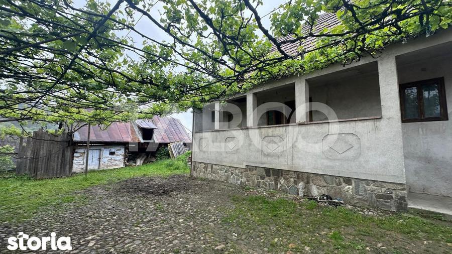 Casă cu 2 camere cu Teren 60 Mp în Rășinari