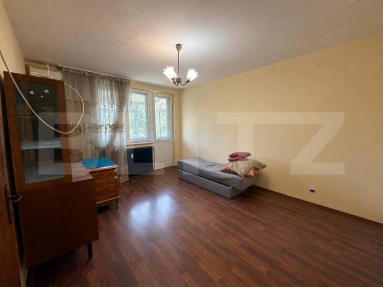 Apartament cu 2 camere decomandat în Rovine