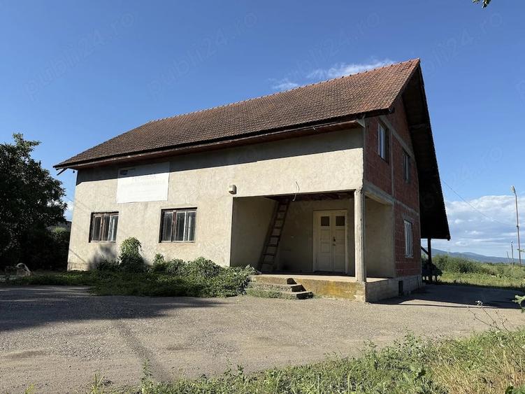 Casă cu Teren 2500 Mp în Central
