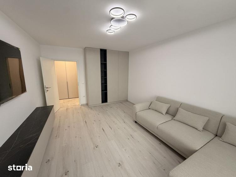 Apartament cu 3 camere decomandat în Tractorul