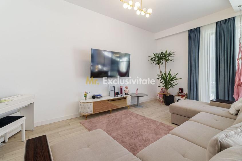 Casă cu 8 camere cu Piscina în Bănești