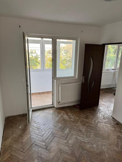 Apartament cu 2 camere semidecomandat în Horea