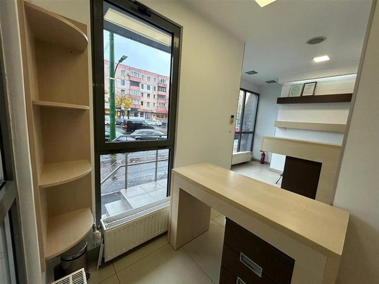Spațiu comercial, de 61 mp, în Vlahuță