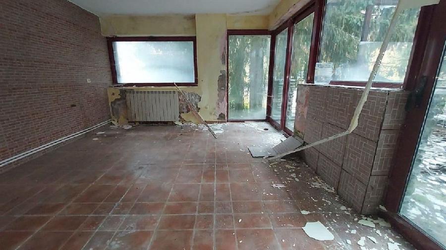 Casă individuală cu 6 camere cu Teren 600 Mp în Central