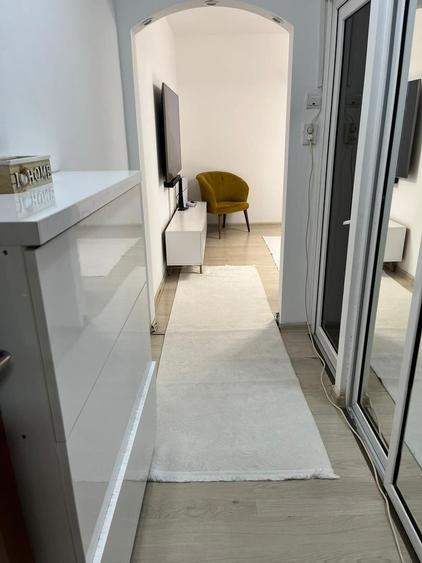 Apartament cu 2 camere semidecomandat, mobilat în Km 4-5