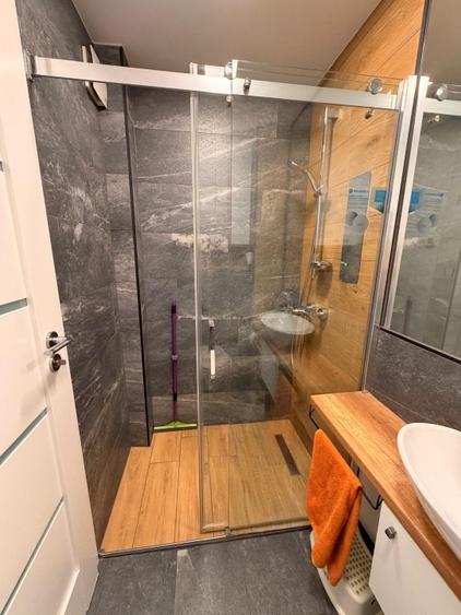 Apartament cu 4 camere decomandat, mobilat în Băneasa