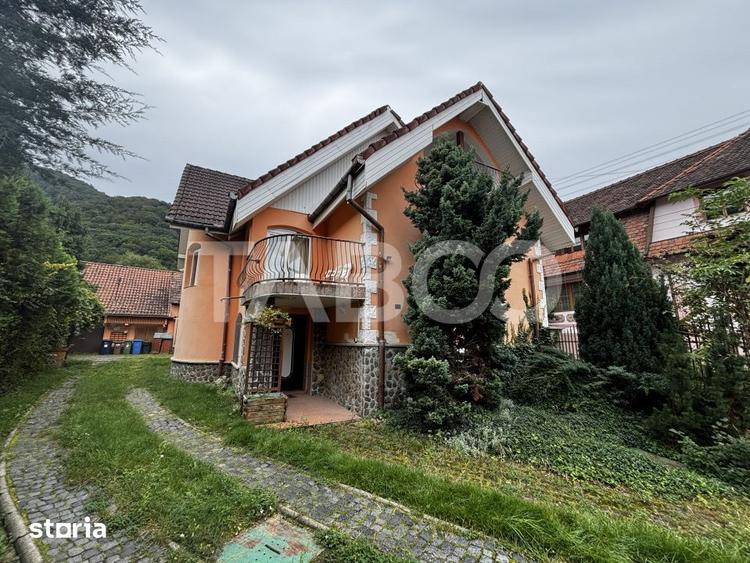 Casă cu 4 camere cu Teren 210 Mp în Central