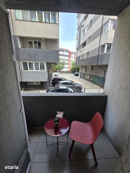 Garsonieră în Vest