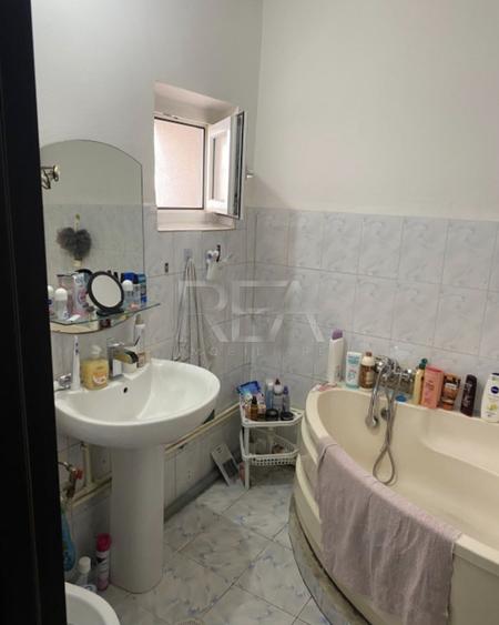Apartament cu 3 camere decomandat, mobilat în Lujerului