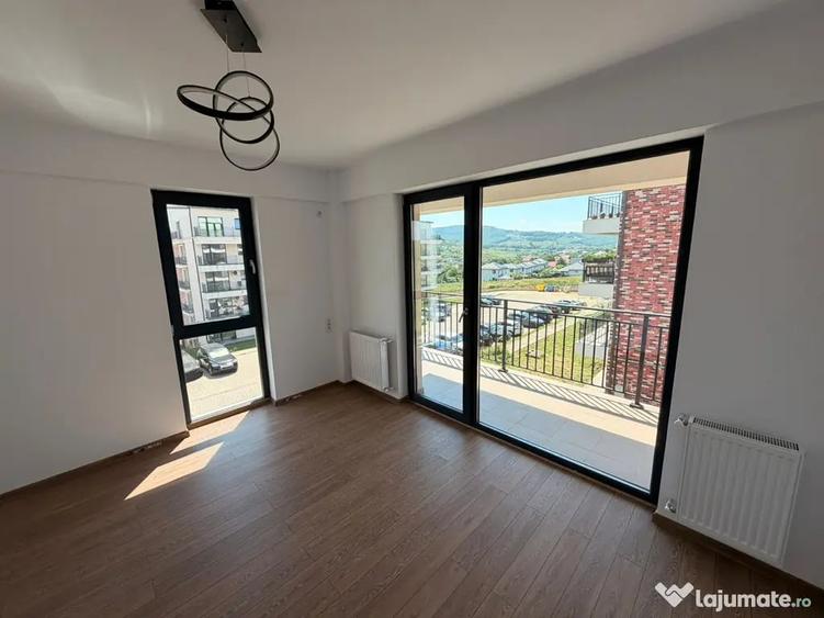 Apartament cu 3 camere decomandat în Bucium