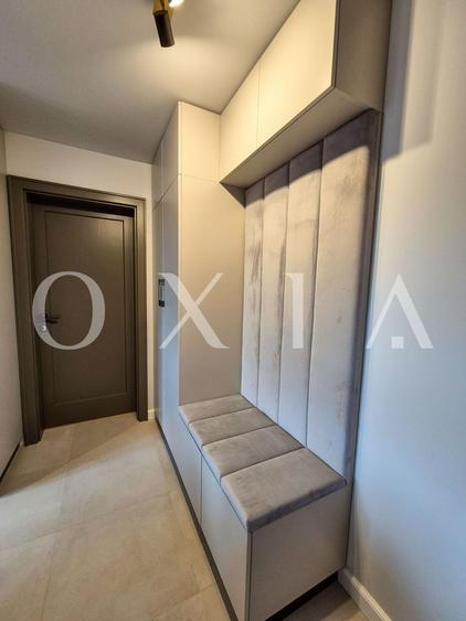 Apartament cu 3 camere semidecomandat, mobilat în Complex Studențesc