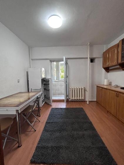 Apartament cu 2 camere decomandat, mobilat în Calea București