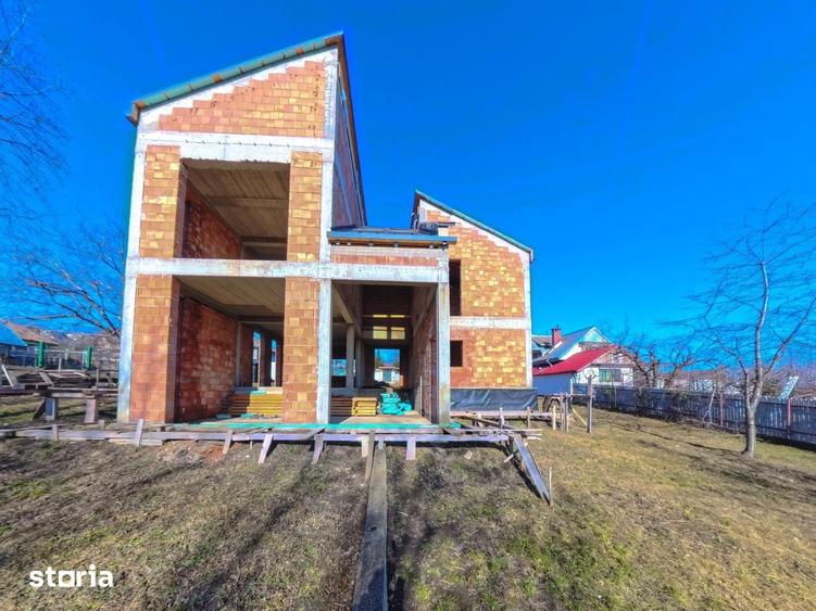 Casă cu 5 camere cu Teren 1851 Mp în Hemeiuș