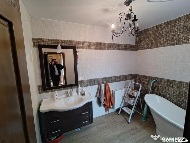 Apartament cu 3 camere semidecomandat în Ultracentral
