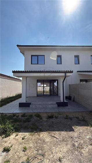 Duplex cu 4 camere cu Canalizare în Moșnița Nouă