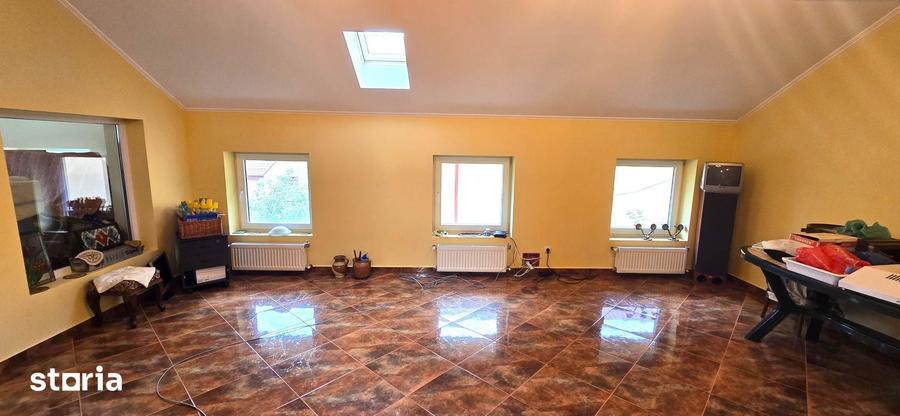 Casă cu 7 camere cu Teren 600 Mp în Balotești