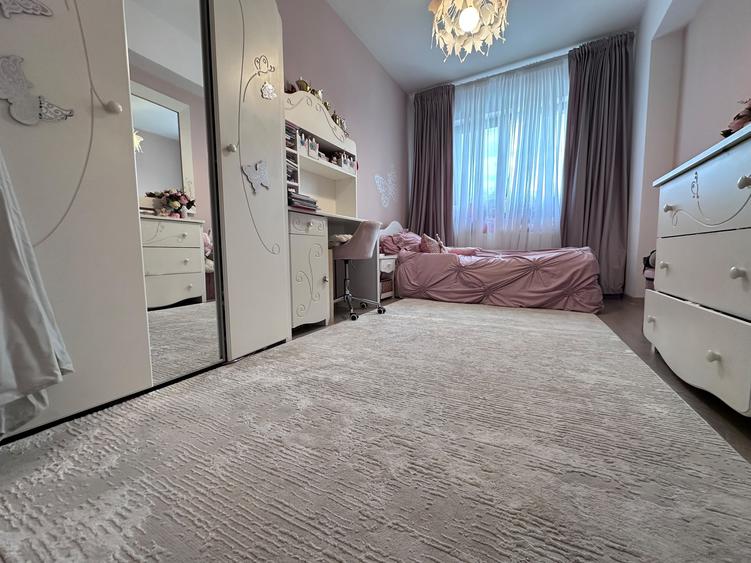 Apartament cu 3 camere în Sisești
