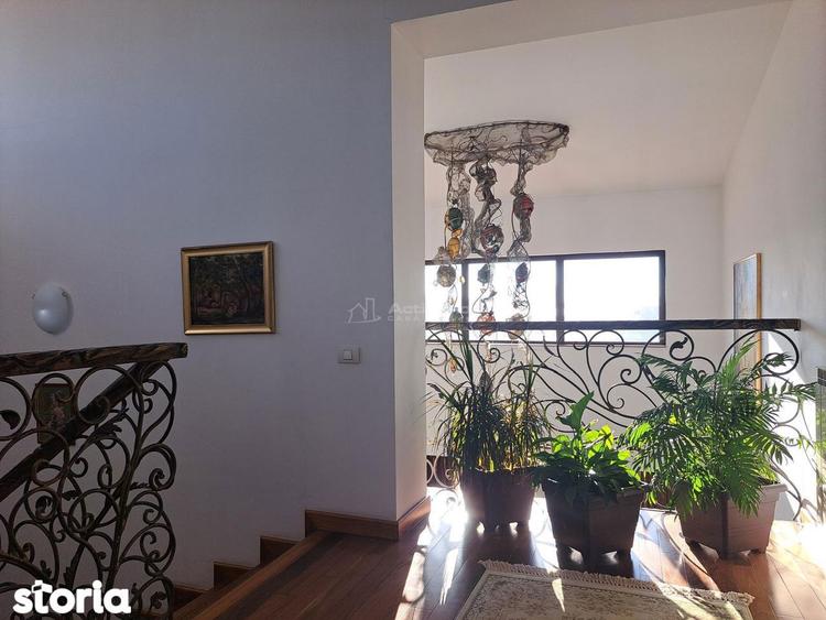 Casă cu 8 camere cu Teren 2500 Mp în Crevedia