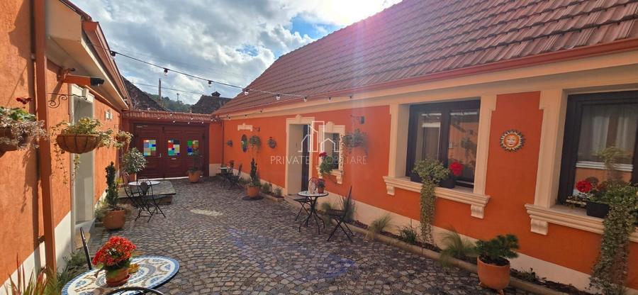 Casă individuală cu 6 camere cu Canalizare în Central