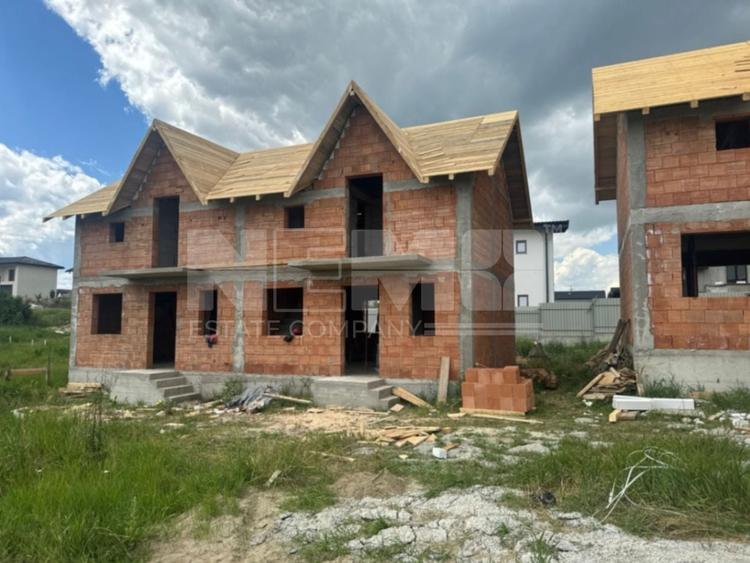 Duplex cu 3 camere cu Teren 200 Mp în Lisaura