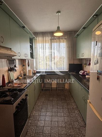 Apartament cu 3 camere decomandat, mobilat în Dacia
