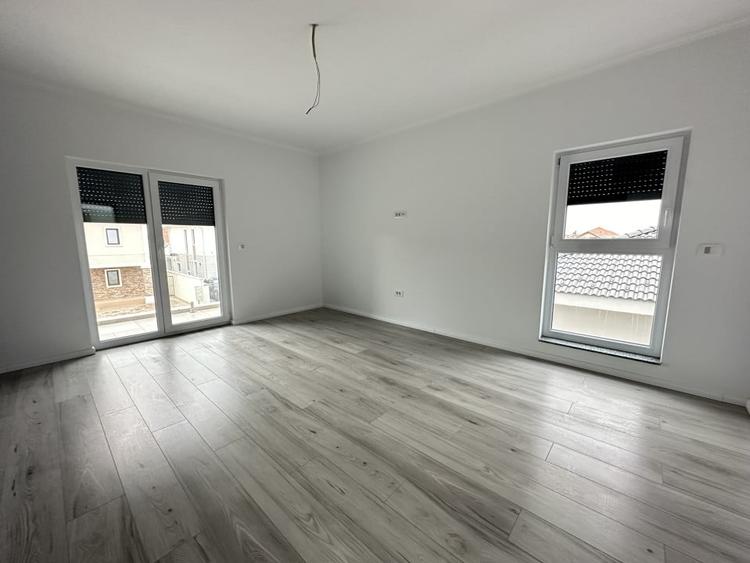 Duplex cu 4 camere cu Canalizare în Dumbrăvița